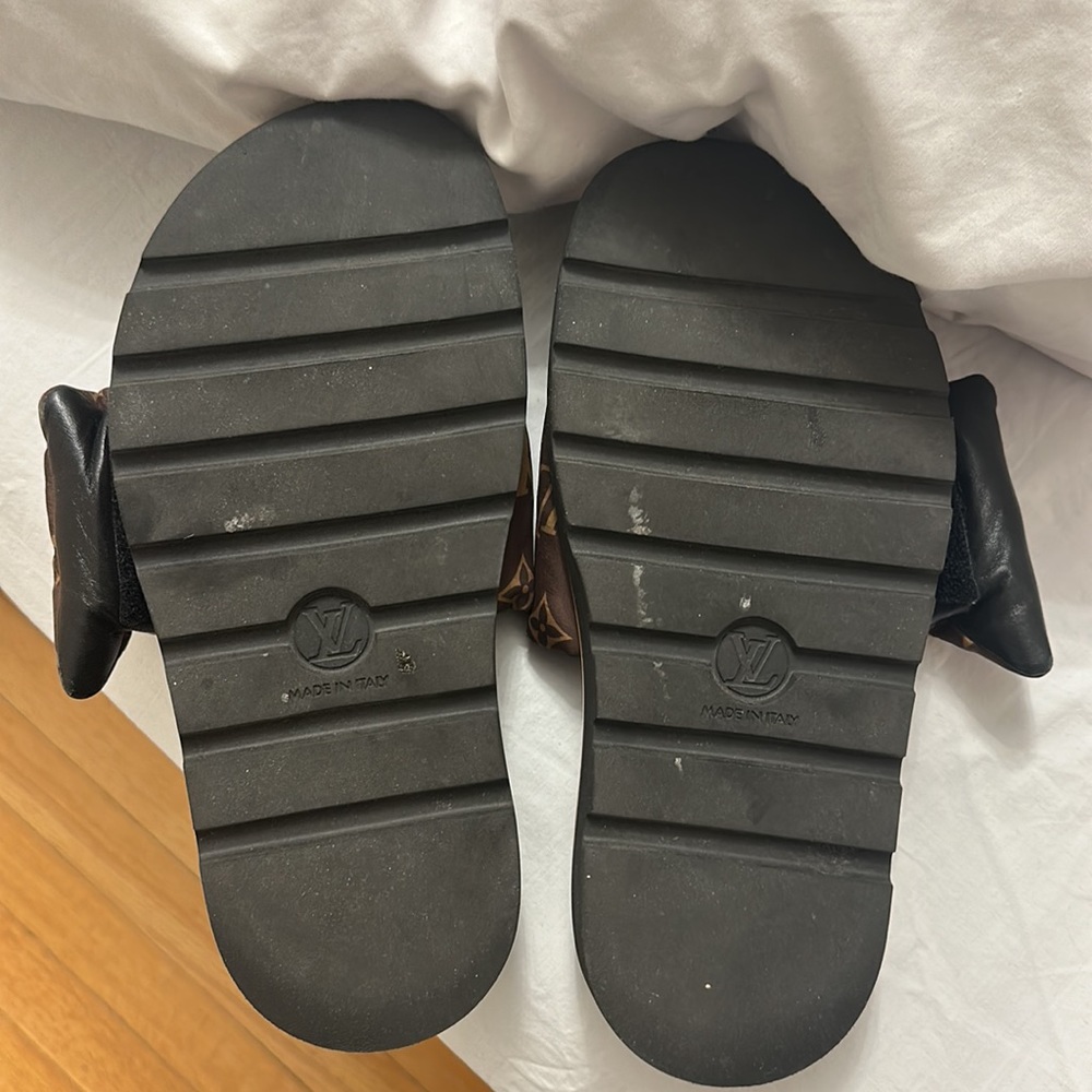 LV Velcro Pillow Slipper - Picture 4 of 4